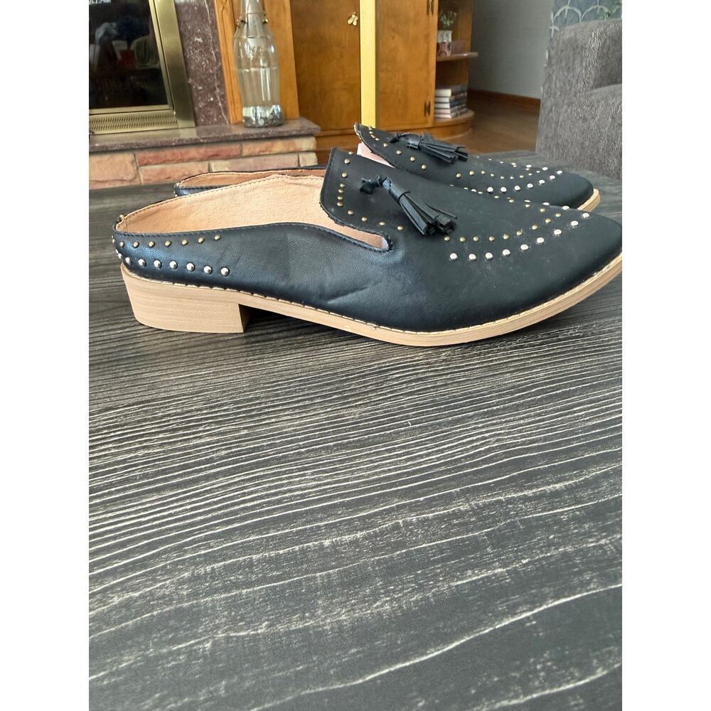 NWOT Oasis Society Los Angeles Pointed Toe Black Studded Mules SZ. 9 - Picture 2 of 6